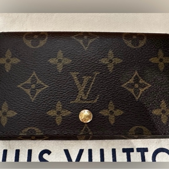 Louis Vuitton Monogram Camvas Compact Bifold Wallet - Picture 2 of 12